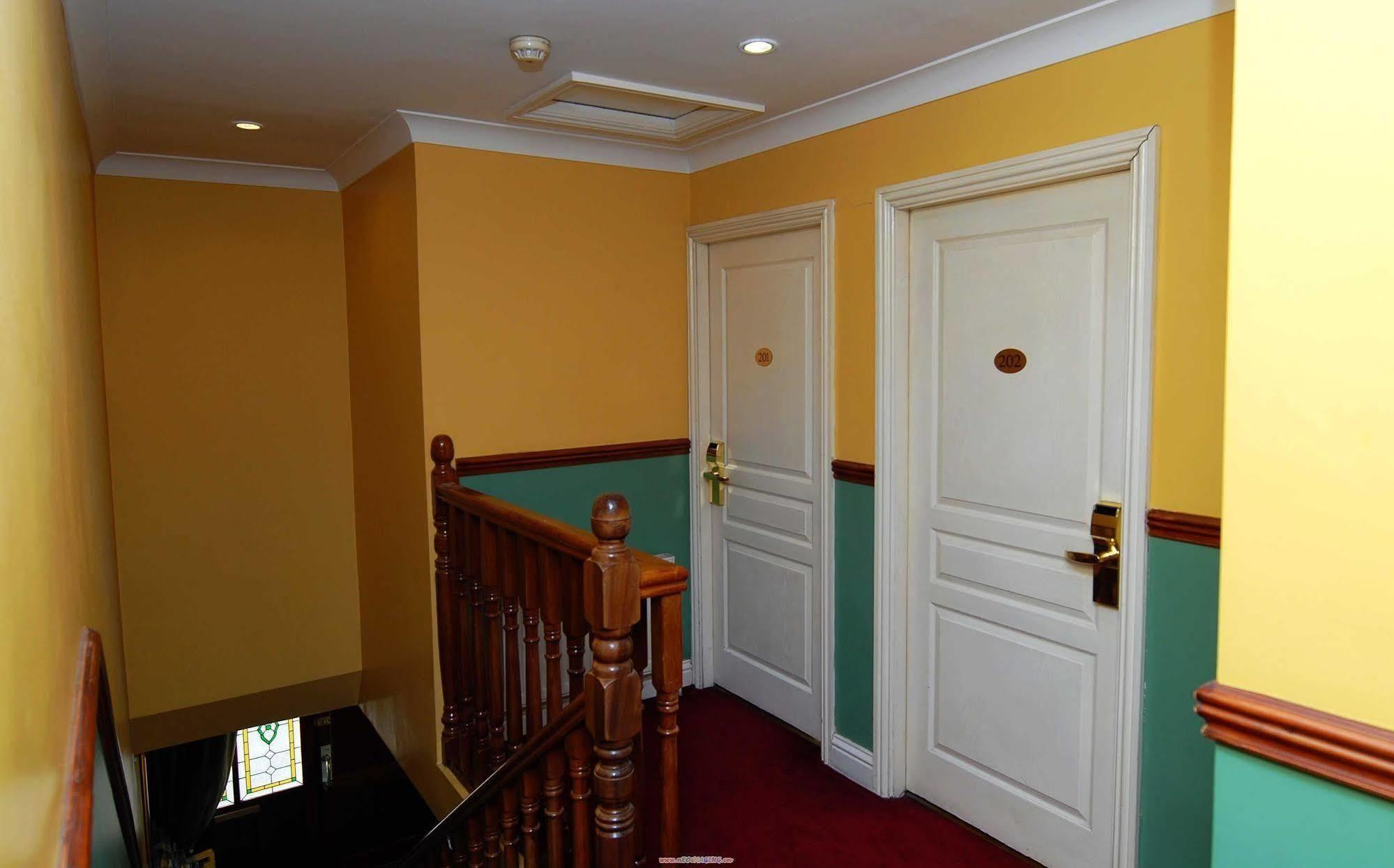دبلن Palmerstown Lodge المظهر الخارجي الصورة